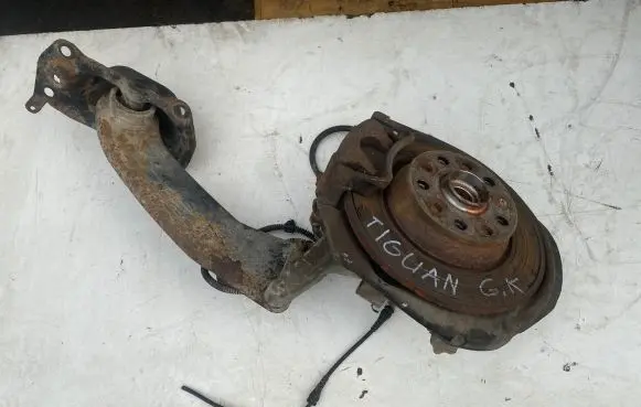 Volkswagen Tiguan Rear wheel hub spindle/knuckle 3C0905433A