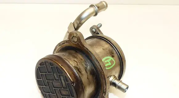 Renault Trafic III (X82) EGR valve cooler 147358452R