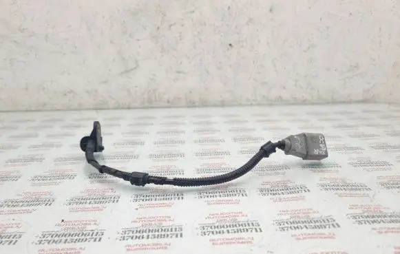 Skoda Octavia Mk2 (1Z) Camshaft position sensor 9805940