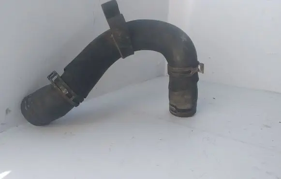 Volkswagen PASSAT B6 Engine coolant pipe/hose