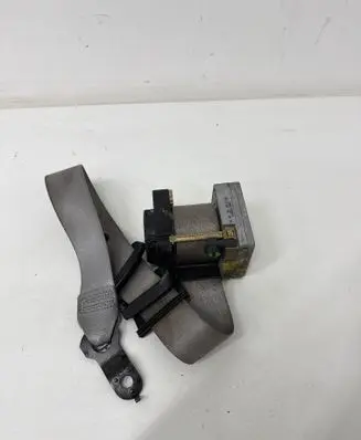 Mercedes-Benz C W203 Front seatbelt 2018680222 26758