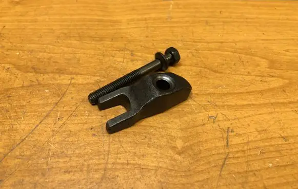 Hyundai i30 Fuel Injector clamp holder