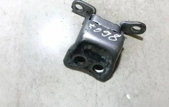 Honda CR-V Rear door lower hinge