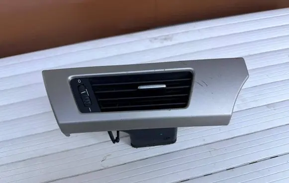 BMW 3 E90 E91 Dashboard side air vent grill/cover trim 9123300