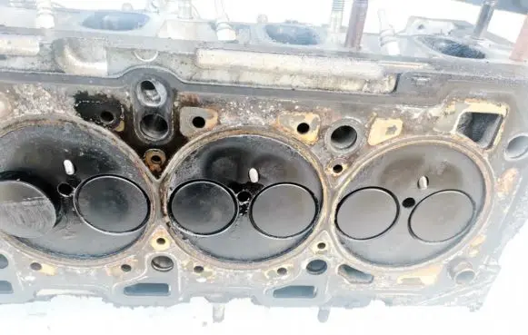 Lancia Lybra Engine head 