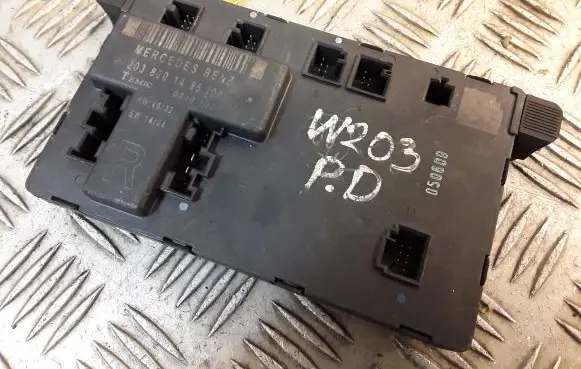 Mercedes-Benz C W203 Door control unit/module 2038201485 A2038201485
