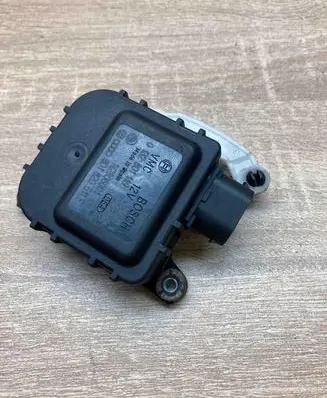 Skoda Superb B5 (3U) Air flap motor/actuator 8D1820511F 740220363F