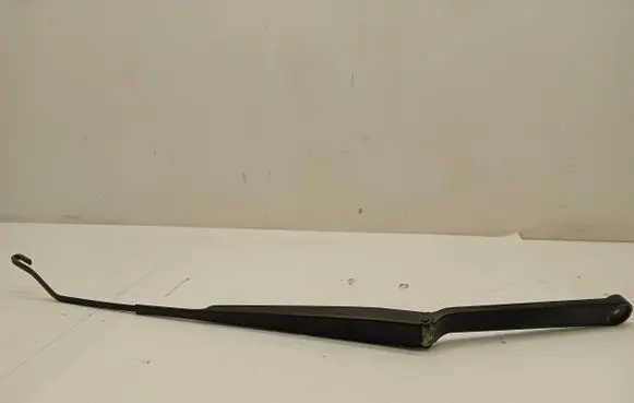 Nissan X-Trail T30 Front wiper blade arm