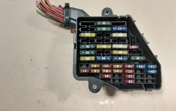Audi A4 S4 B7 8E 8H Fuse module 8D2941824