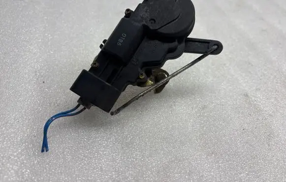 Opel Frontera B Loading door lock 