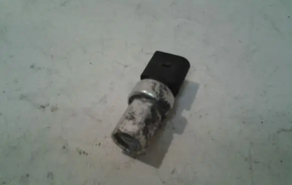 Volkswagen Golf V Air conditioning (A/C) pressure sensor 1J0959126