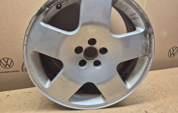 Volkswagen Golf III R17 alloy rim 8N0601025H