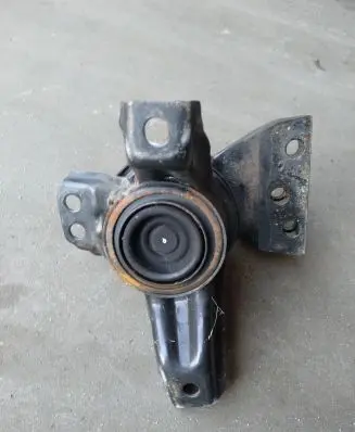KIA Sorento Engine mount bracket 218102P950