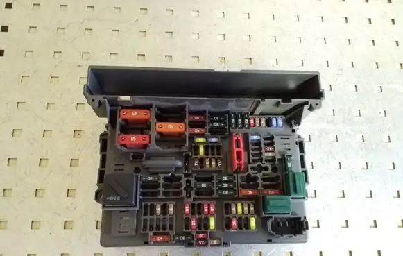 BMW 1 E81 E87 Fuse box set 9119445