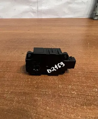 Audi A8 S8 D3 4E Intake manifold valve actuator/motor CZ1139300856 D2169