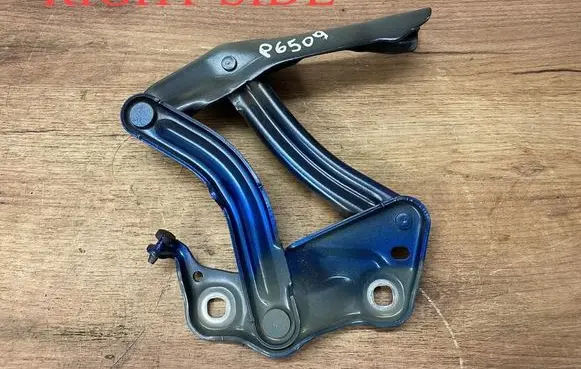 Skoda Elroq Engine bonnet/hood hinges 5LA823302B