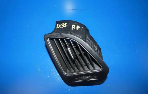 Hyundai ix35 Dashboard side air vent grill/cover trim