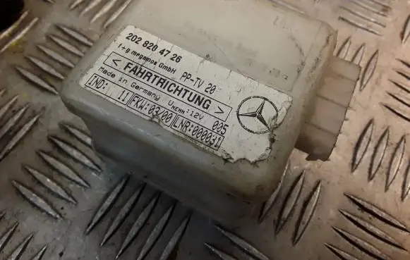Mercedes-Benz C W202 Alarm control unit/module 2028204726 A2028204726