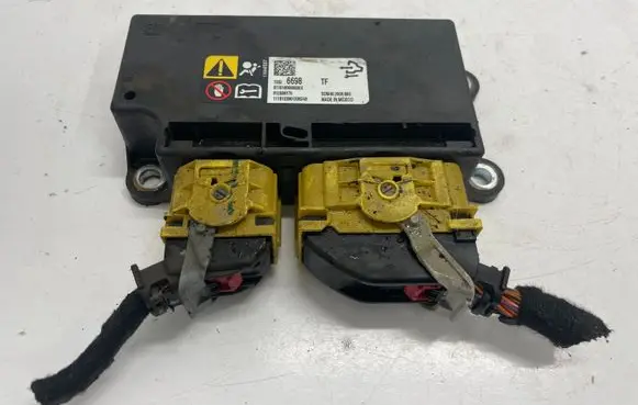 Opel Insignia B Airbag control unit/module 13526698