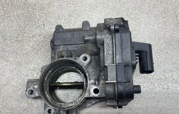 Opel Zafira B Throttle valve 55199975