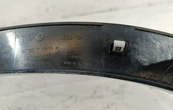 Land Rover Defender Fender mounting bracket L8B216150AA