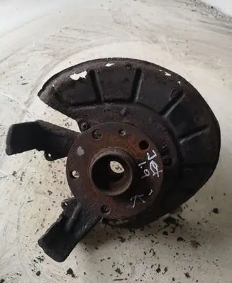 Volkswagen Jetta V Front wheel hub