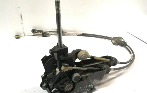 Ford Focus Gear shifter/selector BV6R7E395GD