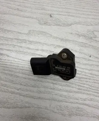Volkswagen Golf V Air pressure sensor 0281002399 038906051B