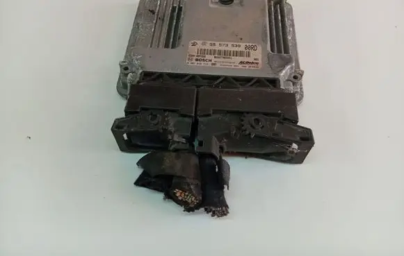 Opel Insignia A Engine control unit/module E9155573539