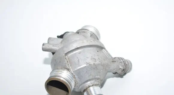 BMW 5 E60 E61 Thermostat 7536655