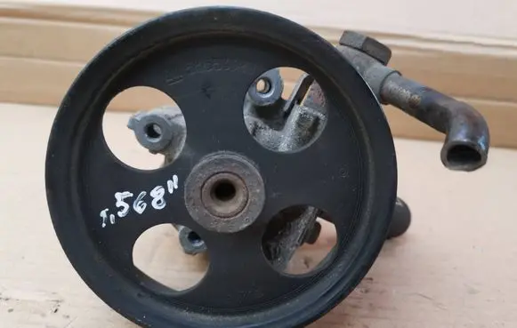 Opel Insignia A Power steering pump 55563329