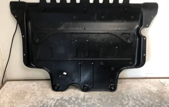 Volkswagen Tiguan Engine splash shield/under tray 5QF825236A-BILI 5QF825236A