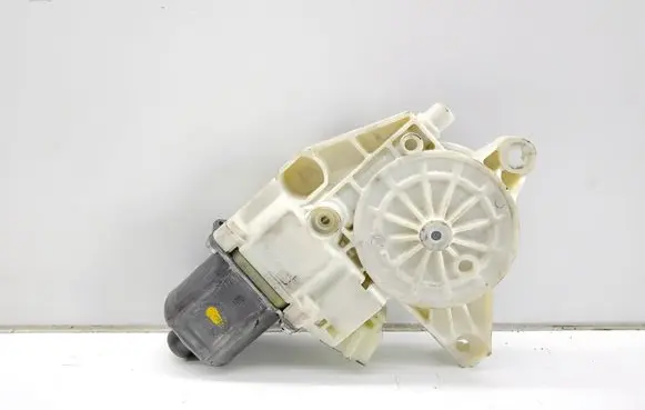 Mercedes-Benz E W212 Front door window regulator motor A2048200142 0130822503