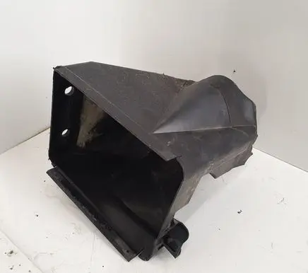 Volkswagen PASSAT B5 Radiator cooling fan shroud 3B0121467A