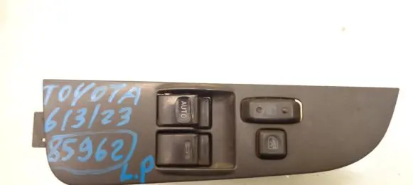 Toyota Corolla E110 Electric window control switch 85962