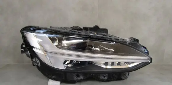 Volvo S90, V90 Headlight/headlamp 31655151
