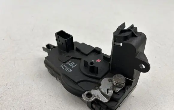 Opel Zafira B Front door lock