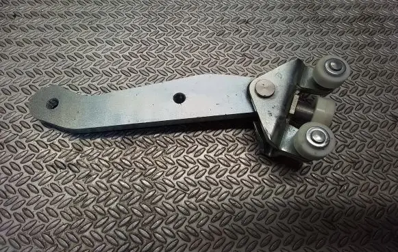Volkswagen Transporter - Caravelle T5 Sliding door lower roller guide/hinge 7H0843398
