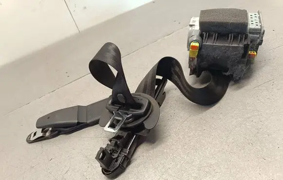 Audi A5 Sportback 8TA Front seatbelt 3066322 30670649948 0715H2M1E8