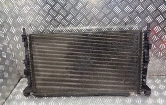 Ford Focus Radiator set 3M5H8005