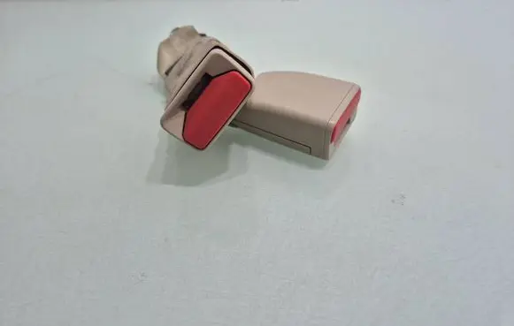 Nissan Murano Z52 Middle seatbelt buckle (rear) 