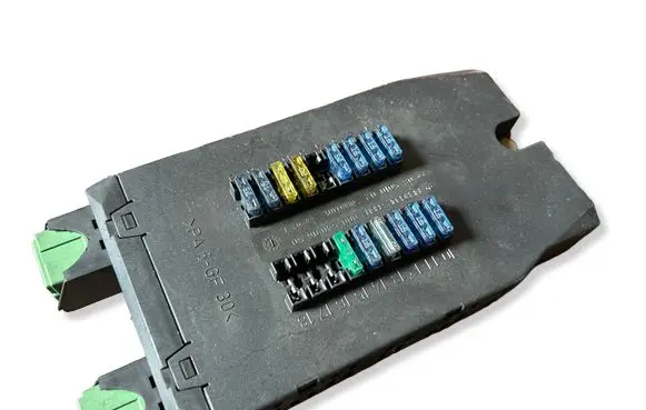 Mercedes-Benz Vito Viano W638 Fuse module 0005400650 08501002