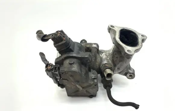 Toyota Avensis T250 Throttle valve 8987221020