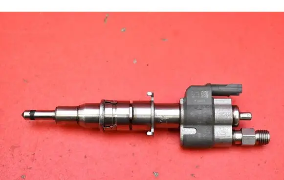 BMW 7 F01 F02 F03 F04 Fuel injector 758904811