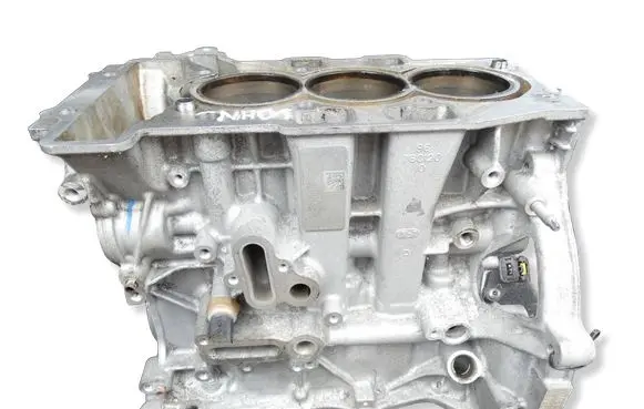 Peugeot 308 Engine block 9576012010 HN01