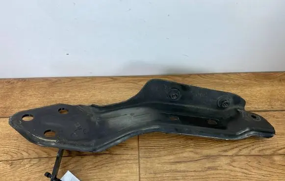 Cadillac Escalade IV Fender mounting bracket 23488040PI 23488040