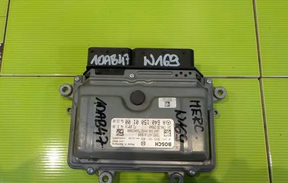 Mercedes-Benz A W169 Engine control unit/module 0281015961 10AB47