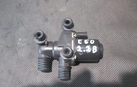 BMW 5 E60 E61 Coolant heater control valve 6920226 040217 1147412174