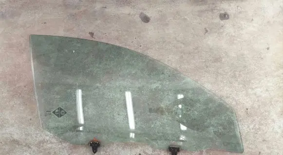 Nissan Primera Front door window glass four-door