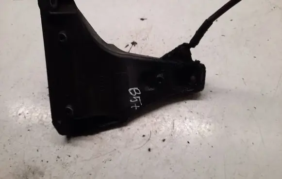 Volkswagen PASSAT B5.5 Engine mounting bracket 8D0199308AB